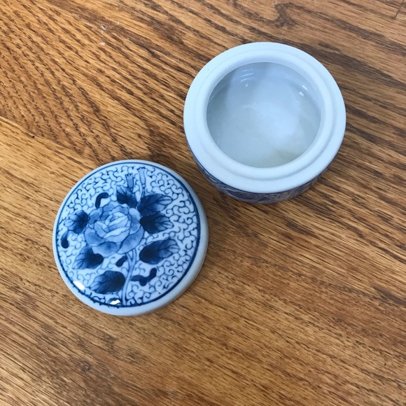 Porcelain Trinket Boxes - Picture 3 of 6